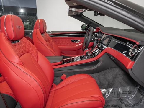 Used 2023 Bentley Continental GT V8 image 2