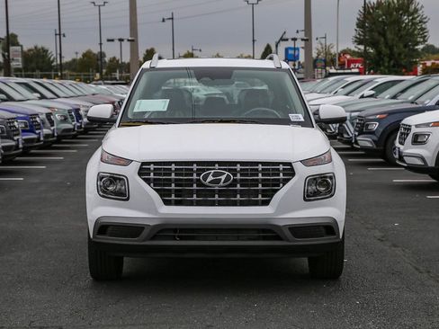 Used 2026 Hyundai Venue SEL image 3