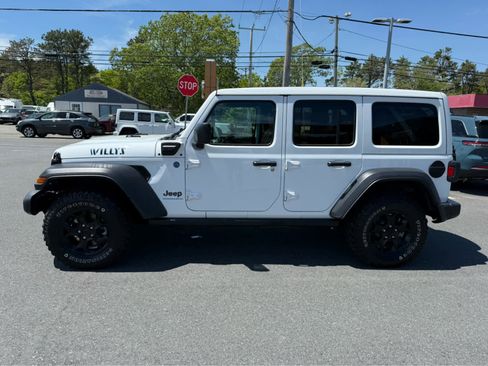 Used 2023 Jeep Wrangler Unlimited w/ Sun & Screen Package AWD/4WD image 8