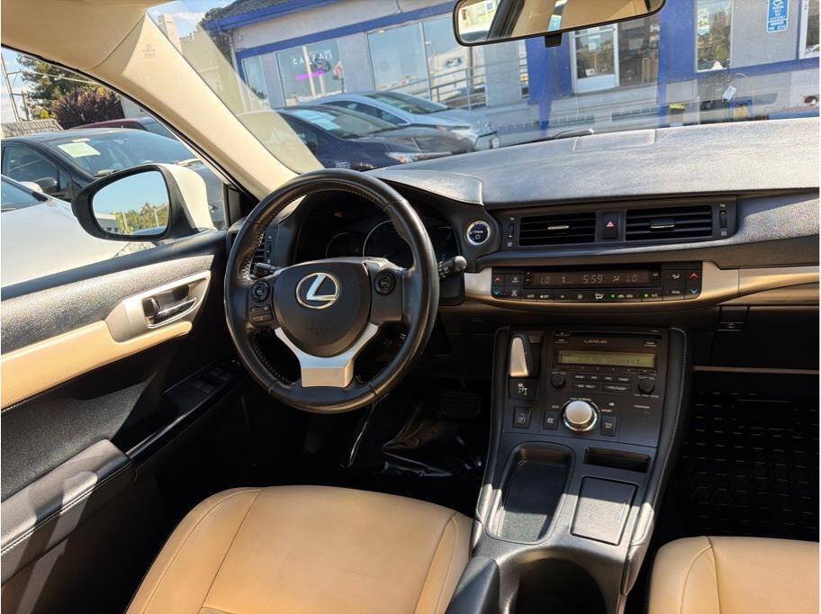 Used 2014 Lexus CT 200h FWD image 5