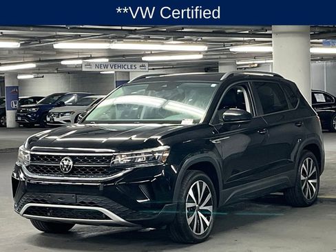 Used 2023 Volkswagen Taos SE w/ Panoramic Sunroof Package AWD/4WD image 3