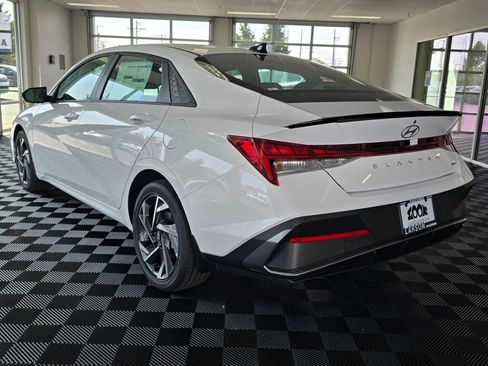 New 2025 Hyundai Elantra SEL image 6