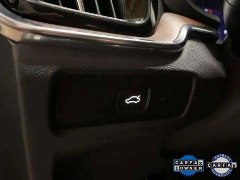 Used 2025 Volvo V60 B5 Cross Country Plus image 35