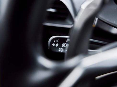 Used 2023 McLaren Artura image 48