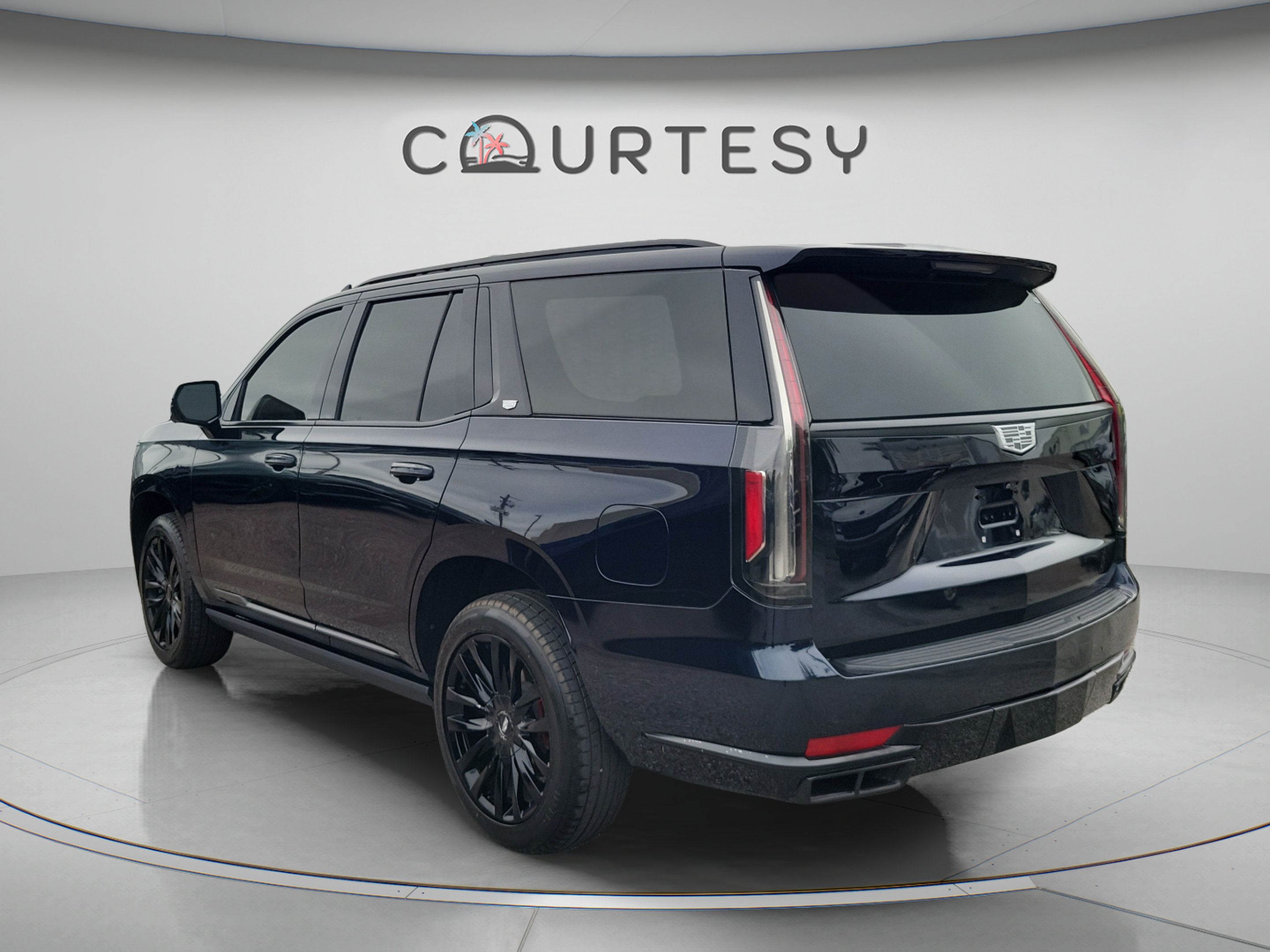 Used 2021 Cadillac Escalade Premium Luxury w/ Driver Assist Tech Package AWD/4WD image 3