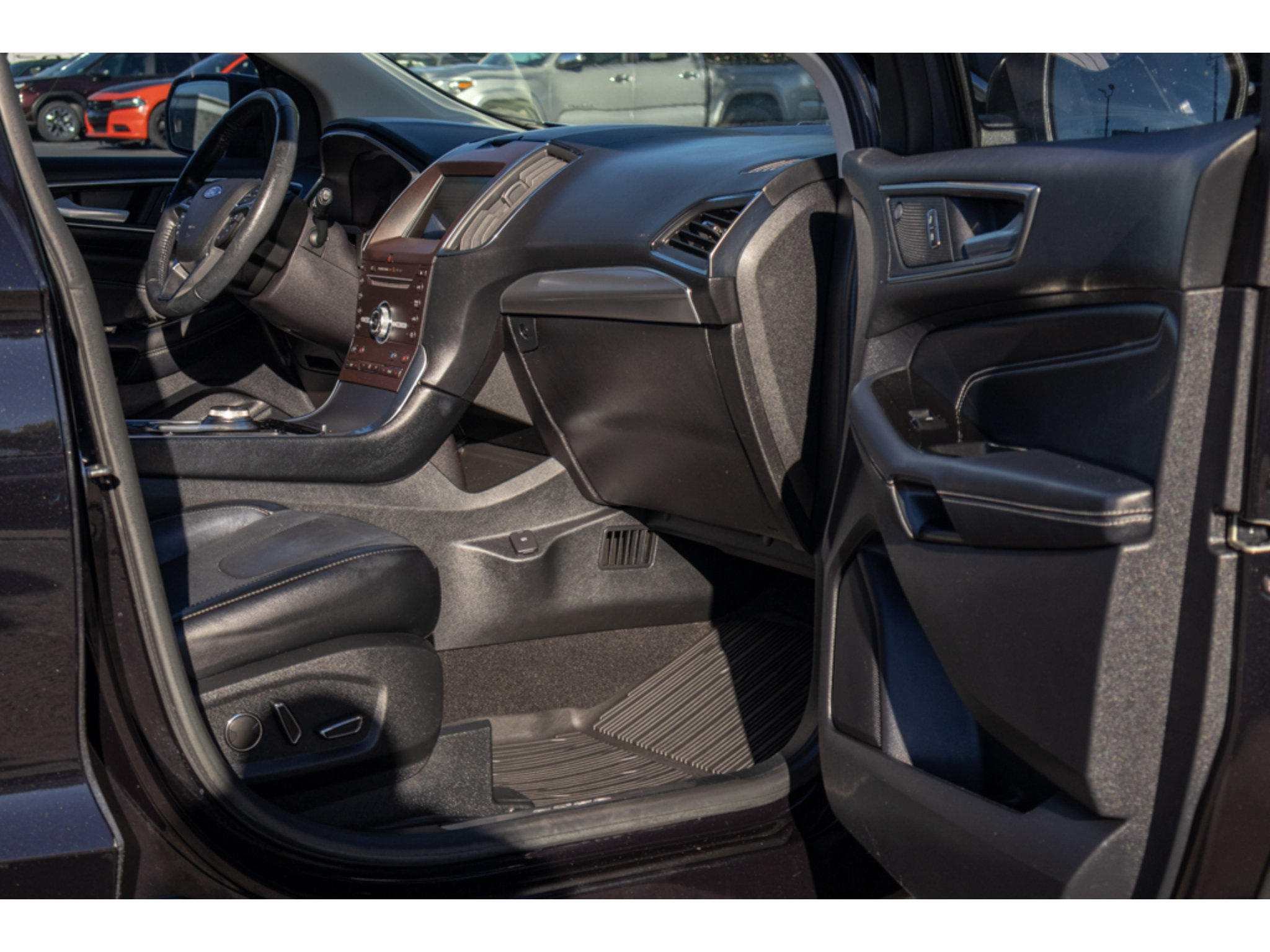 Used 2019 Ford Edge Titanium w/ Equipment Group 301A FWD image 10