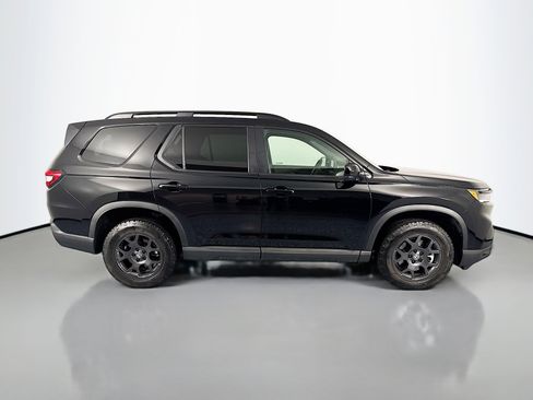 Certified 2025 Honda Pilot TrailSport image 4