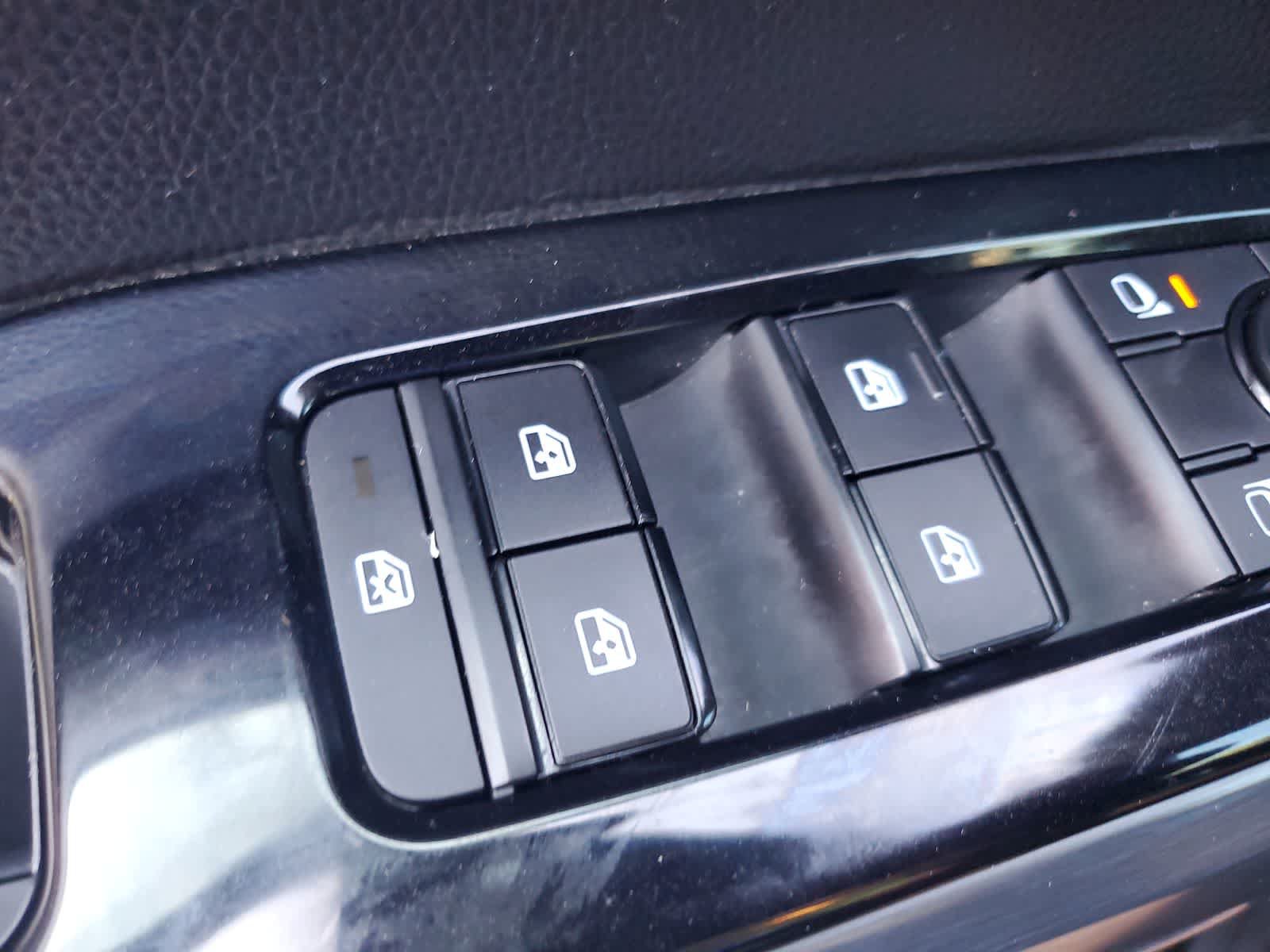 Used 2025 Nissan Pathfinder SL FWD image 24