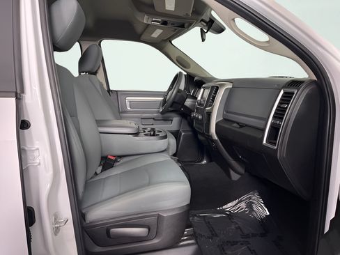 Used 2019 RAM 1500 Classic SLT AWD/4WD image 16