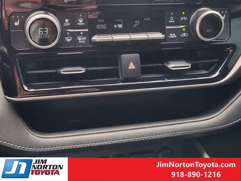 Used 2020 Toyota Highlander XLE FWD image 20