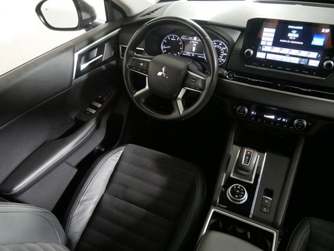 Used 2022 Mitsubishi Outlander SE image 9