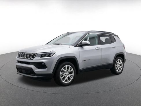 Used 2025 Jeep Compass Limited AWD/4WD image 3