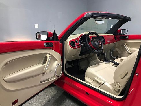 Used 2014 Volkswagen Beetle TDI image 17