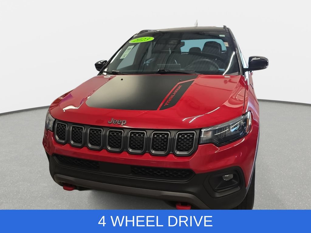 Used 2023 Jeep Compass Trailhawk AWD/4WD image 2