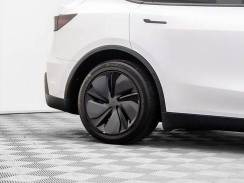 Used 2026 Tesla Model Y Long Range image 31