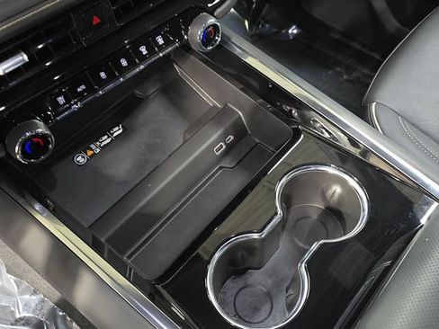 New 2025 Chevrolet Suburban Premier w/ Sun And Tow Package image 27