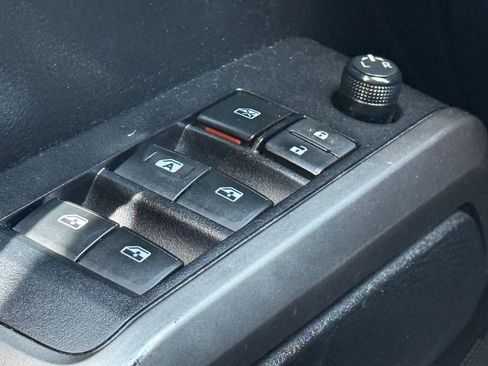 Used 2022 Toyota Tacoma SR5 w/ Technology Package RWD image 17