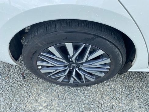 Used 2025 Nissan Altima 2.5 SV FWD image 24