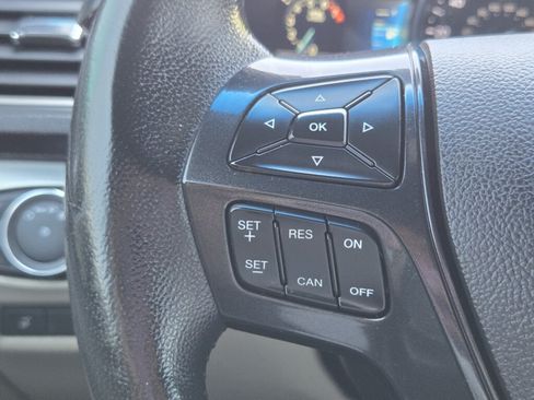 Used 2018 Ford Explorer XLT w/ Equipment Group 202A AWD/4WD image 18