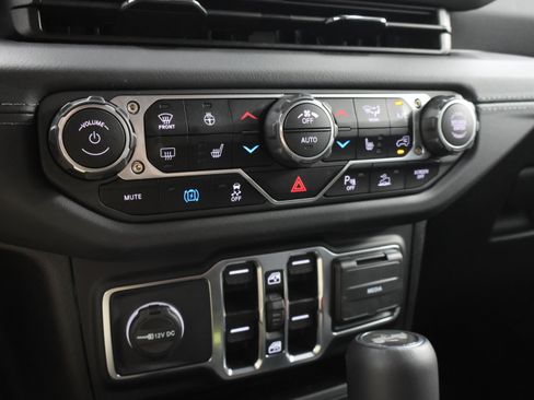 Used 2025 Jeep Wrangler Unlimited Sahara AWD/4WD image 42