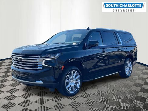 Used 2023 Chevrolet Suburban High Country w/ Advanced Technology Package image 3