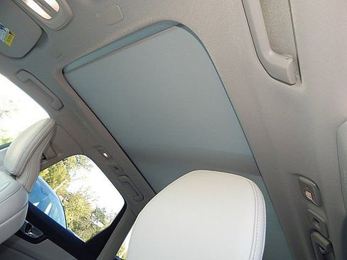 New 2026 Volvo XC60 B5 Ultra w/ Climate Package image 16