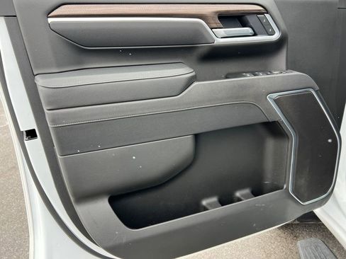 Used 2025 Chevrolet Silverado 2500 LT w/ Convenience Package image 19