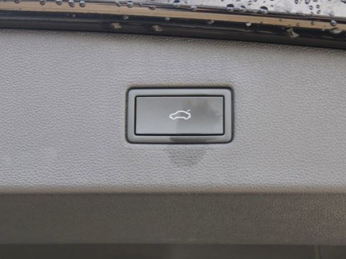 Certified 2024 Volkswagen Tiguan SE R-Line w/ MDO Package, Two-Row image 29