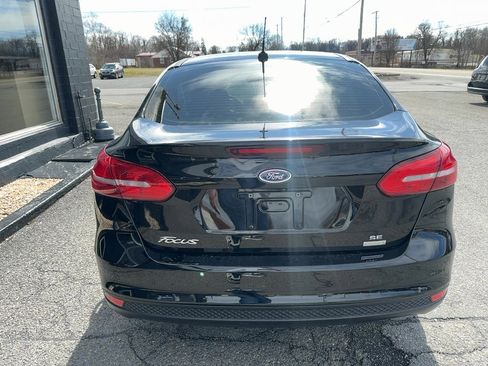 Used 2018 Ford Focus SE w/ SE Appearance Package image 6