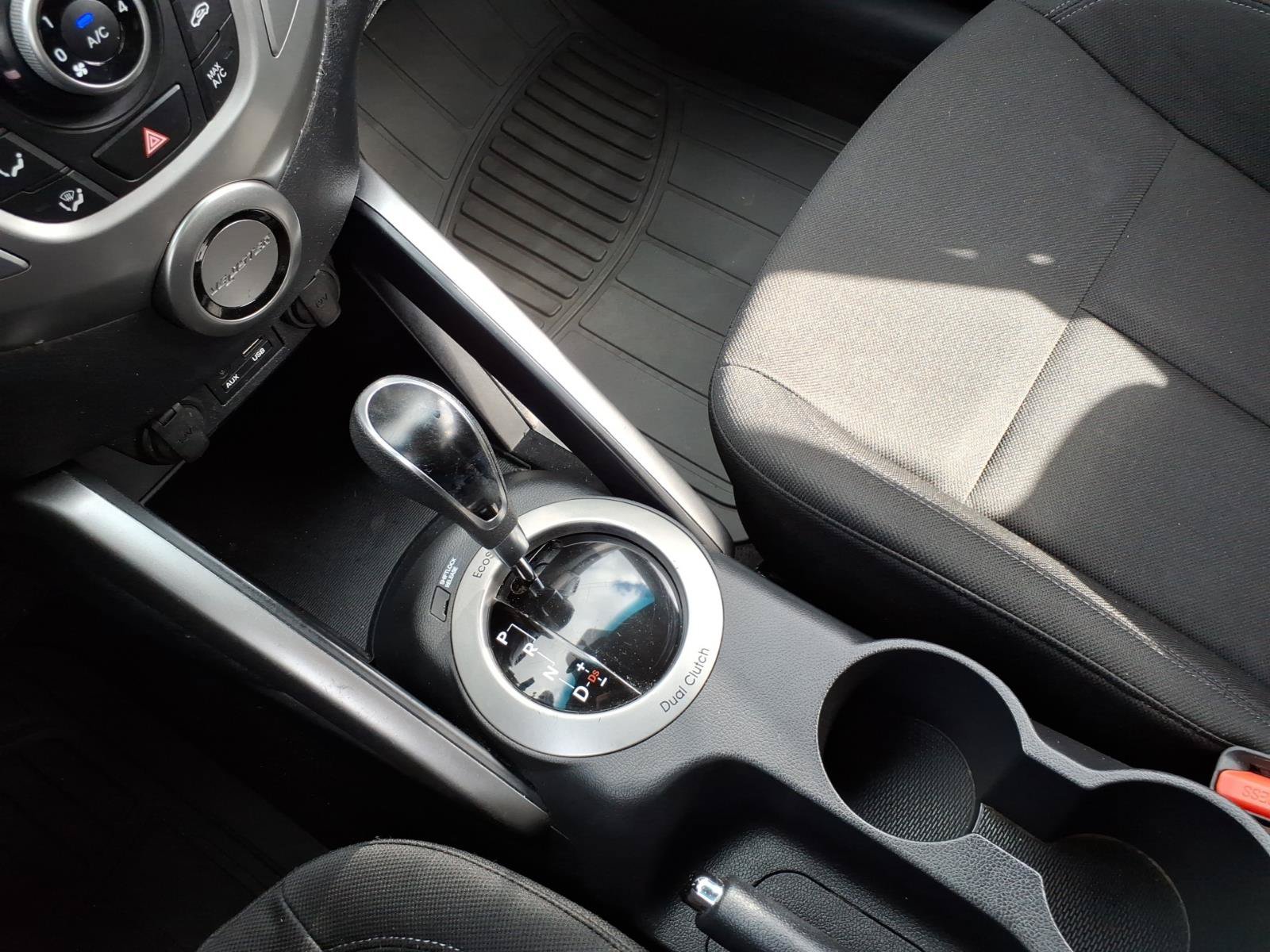 Used 2016 Hyundai Veloster FWD image 17