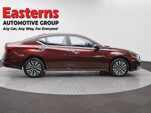 Used 2024 Nissan Altima 2.5 SV w/ SV Premium Package AWD/4WD image 4