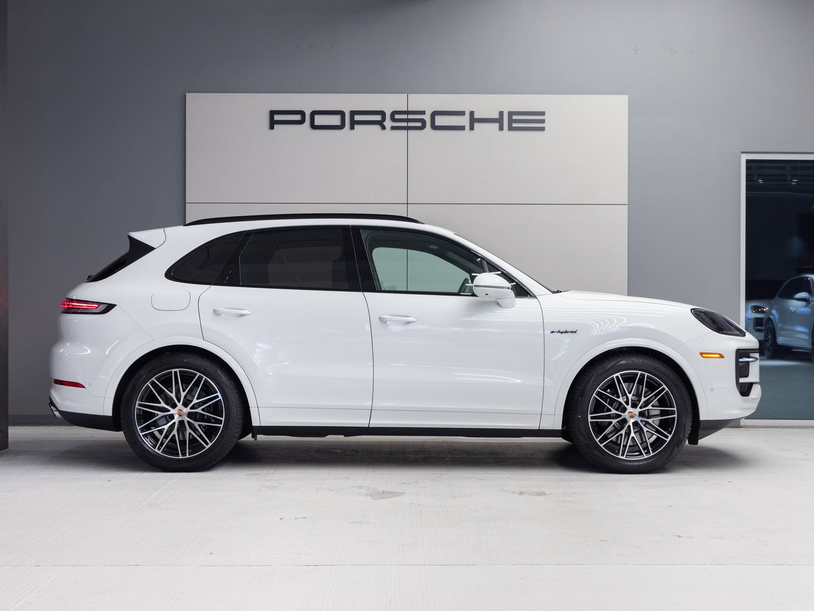 Used 2026 Porsche Cayenne S AWD/4WD image 8