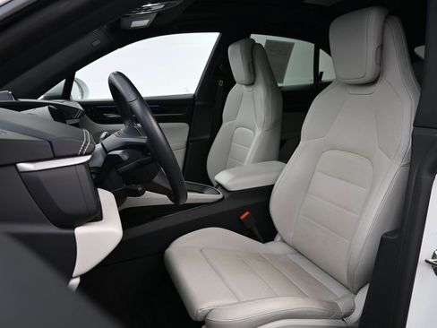 Certified 2025 Porsche Macan Electric image 5