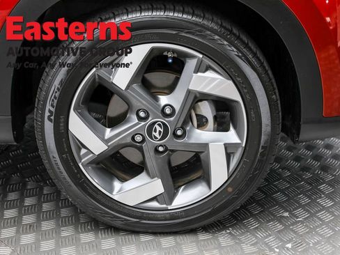 Used 2024 Hyundai Venue SEL image 31