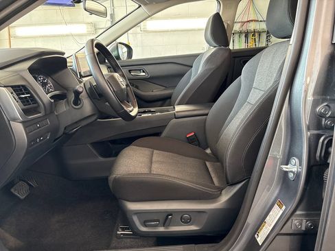 Used 2025 Nissan Rogue SV FWD image 13