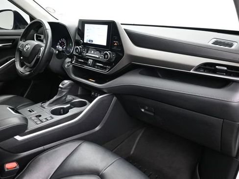 Used 2023 Toyota Highlander XLE FWD image 10