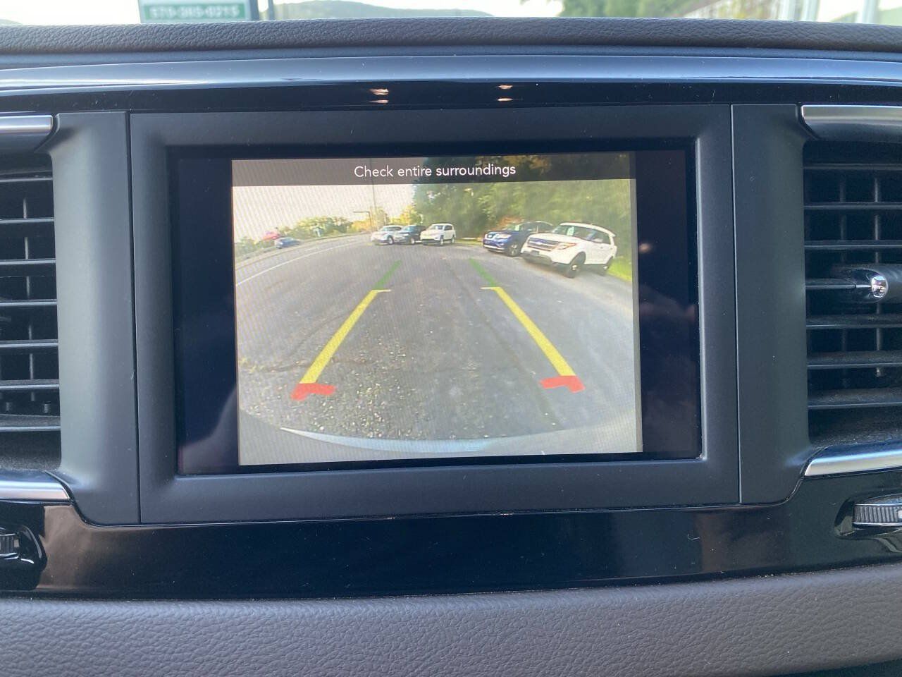 Used 2020 Chrysler Pacifica Touring FWD image 19