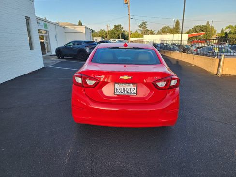 Used 2018 Chevrolet Cruze LT w/ LT Fleet Convenience Package FWD image 4