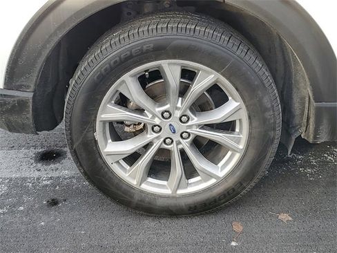 Certified 2023 Ford Explorer Limited w/ Limited Technology Package image 5