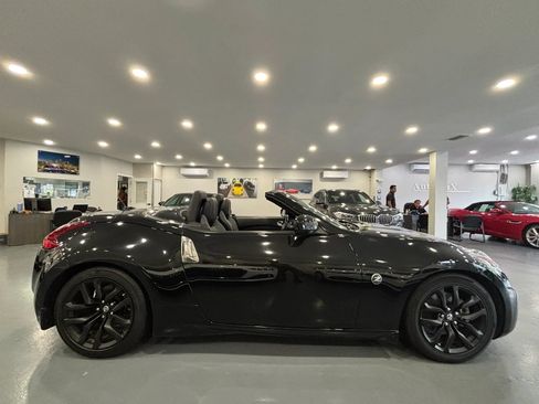 Used 2019 Nissan 370Z Touring RWD image 37