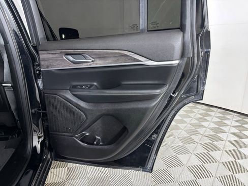 Used 2024 Jeep Grand Cherokee Limited w/ Black Appearance Package AWD/4WD image 24