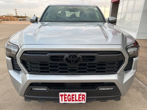 Used 2025 Toyota Tacoma TRD Off-Road image 2