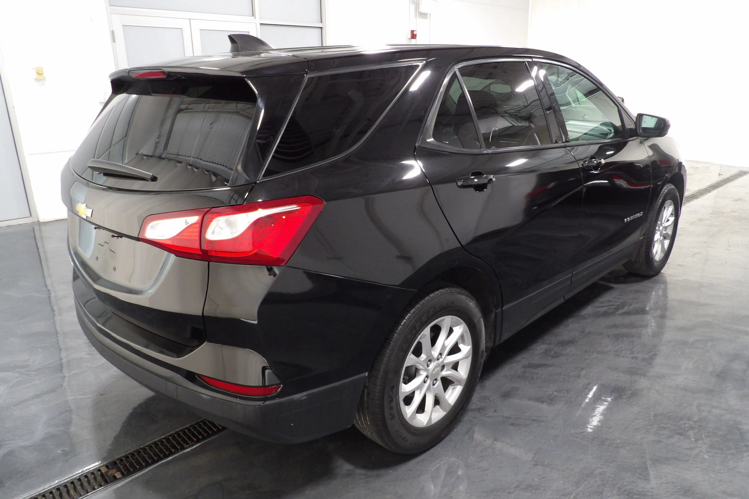 Used 2019 Chevrolet Equinox LS w/ LS Convenience Package FWD image 4