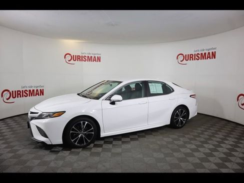 Used 2020 Toyota Camry SE FWD image 6