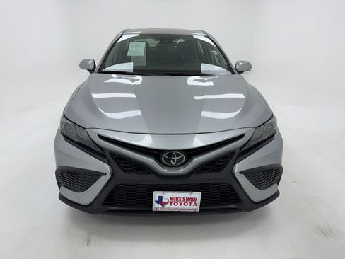 Used 2024 Toyota Camry SE image 3