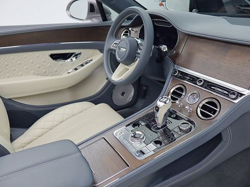 Used 2023 Bentley Continental GT Azure image 44