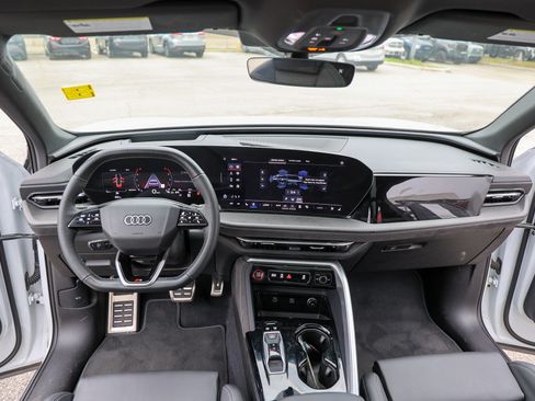 Used 2025 Audi SQ5 Premium Plus AWD/4WD image 35