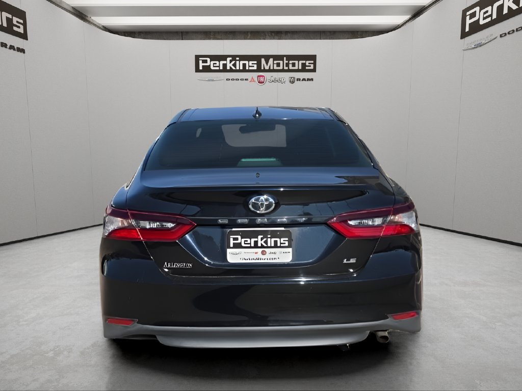Used 2022 Toyota Camry LE FWD image 4
