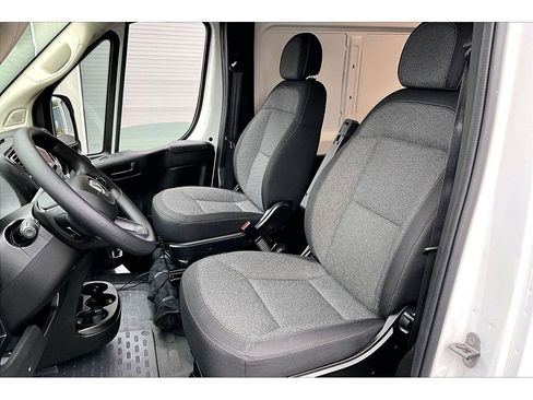 Used 2025 RAM ProMaster 2500 w/ Convenience Group image 24