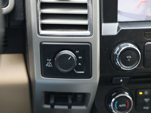 Used 2017 Ford F250 Lariat w/ Chrome Package image 27